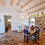 Stazzo La Quercia Piscina Condivisa