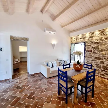 Stazzo La Quercia Piscina Condivisa