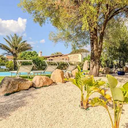 شقة Stazzo La Quercia Piscina Condivisa سان تيودورو