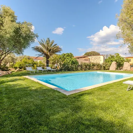 Stazzo La Quercia Piscina Condivisa شقة