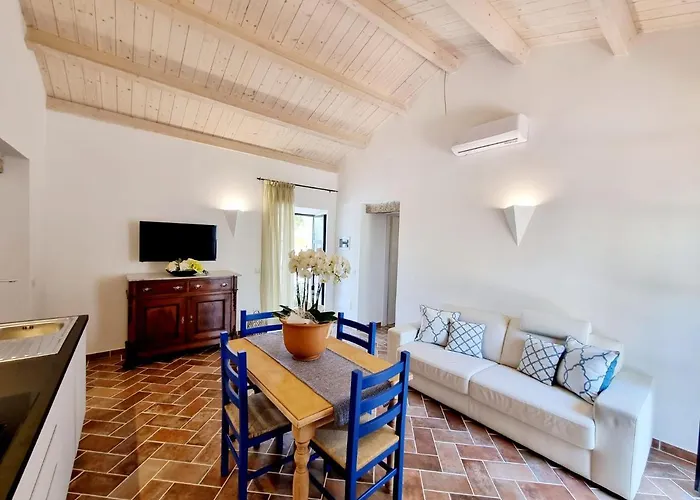 Stazzo La Quercia Piscina Condivisa *