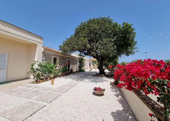 Stazzo La Quercia Piscina Condivisa شقة