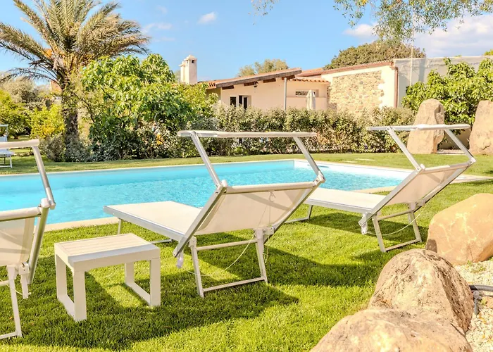 Stazzo La Quercia Piscina Condivisa * سان تيودورو